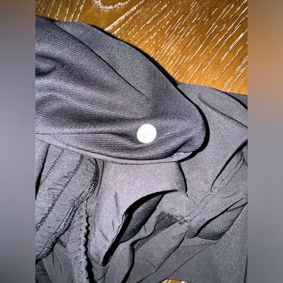 Perfect condition men’s medium black Lululemon athletic shorts no liners. 9” I.S - Picture 5 of 5